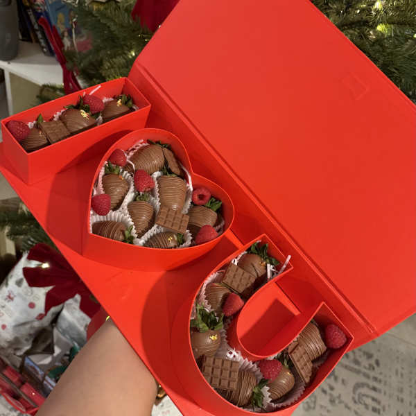 “I Love You” Chocolate-Covered Strawberry Box