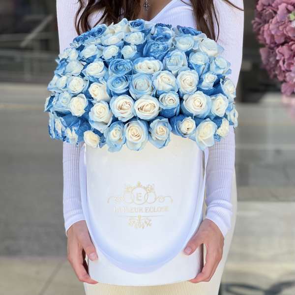 Large bouquet of blue and white roses in a white hatbox