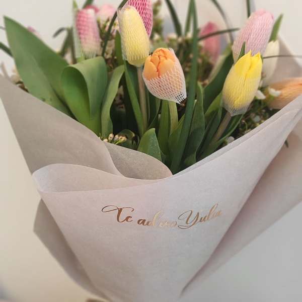 Bouquet of 12 tulips Same-Day Flower Delivery – Luxury Bouquets for Birthdays