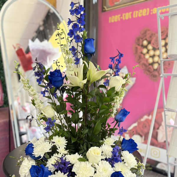 Blue and White urn arrangement