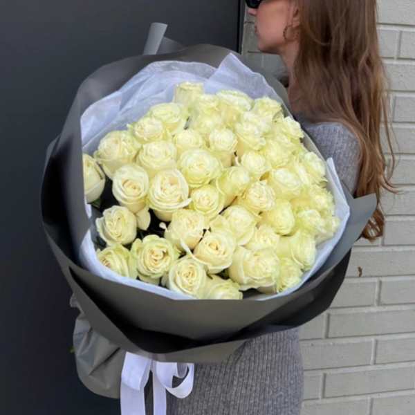 #02 50 White Roses