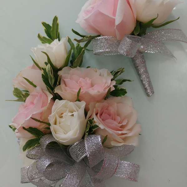 Corsage and Boutonniere Set