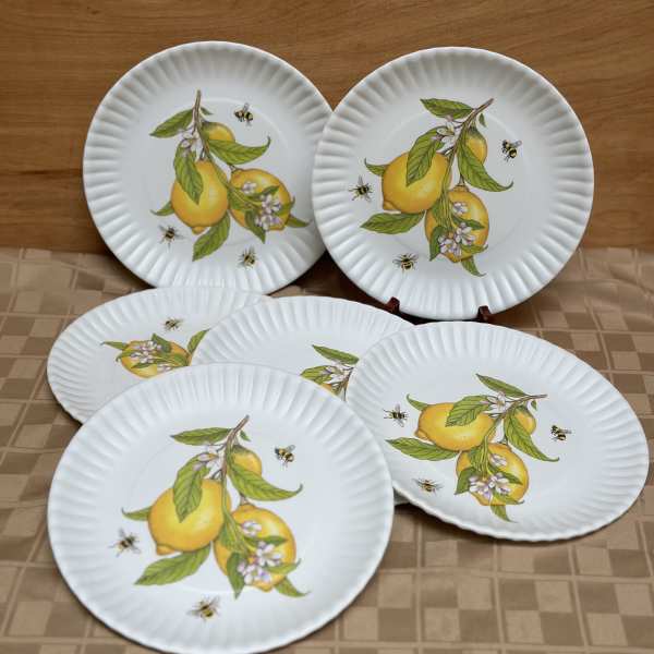 Set of white paper plates with lemon and bee designs