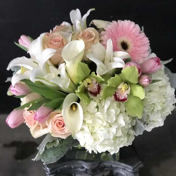 Bouquet of pink and white flowers in a vase