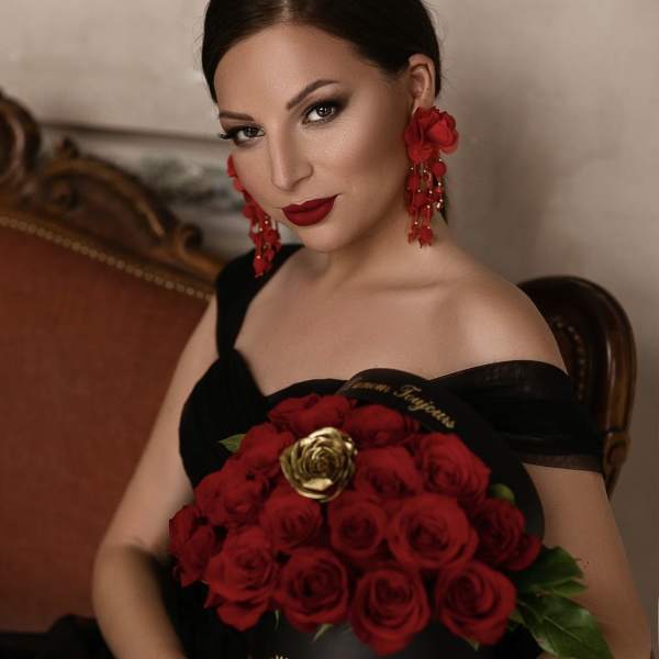 25 Red Roses Signature Box