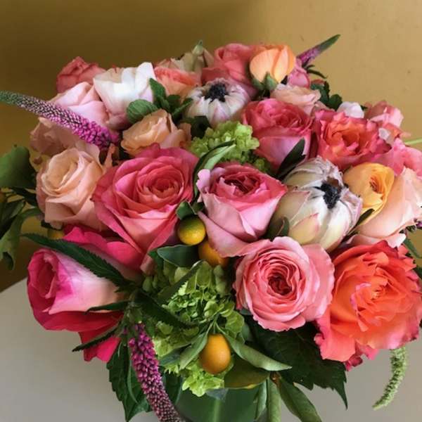 Bouquet of pink and peach roses in a glass vase
