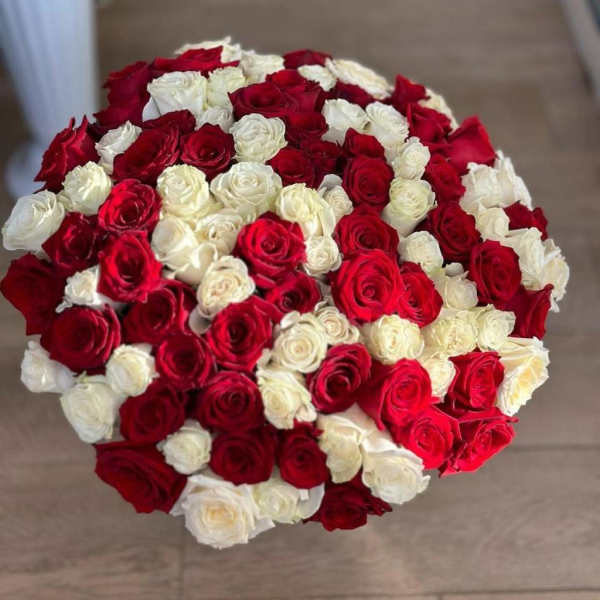 Round bouquet of red and white roses