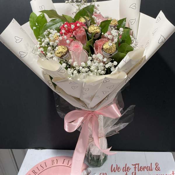 Claveles rosas con chocolate