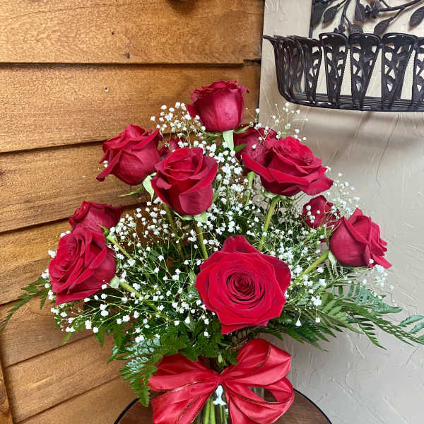 The Classic 12 Red Roses with Baby's Breath