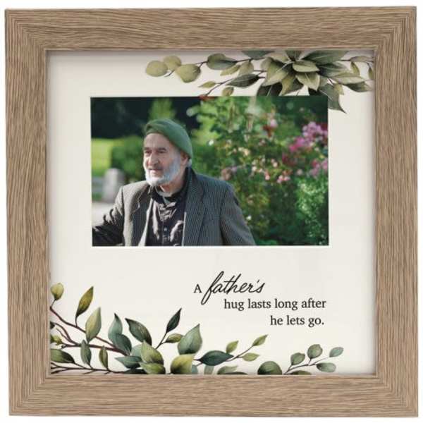 Wooden picture frame with a photo and a father-themed quote