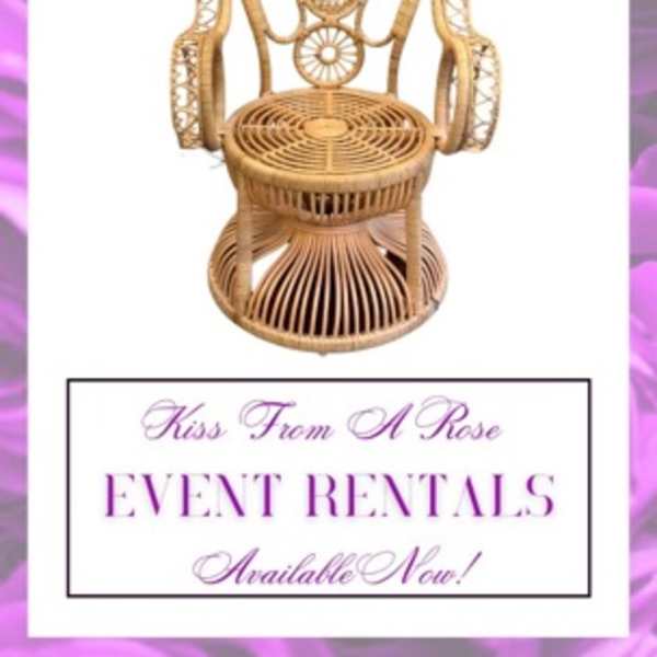 Wicker peacock chair with a heart-shaped backrest