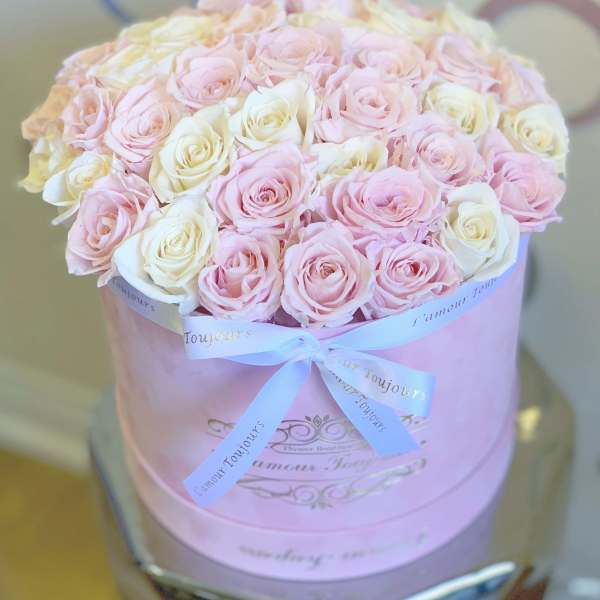 Everlasting Pink&White Signature Box - Real Roses that last up to 3 years