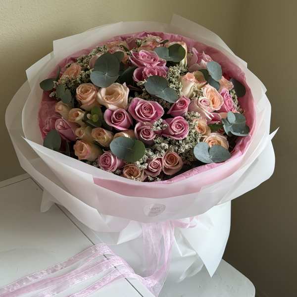 Bouquet of pink and cream roses