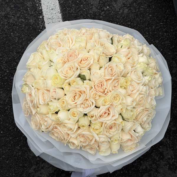 Large Bouquet of White and Cream Roses