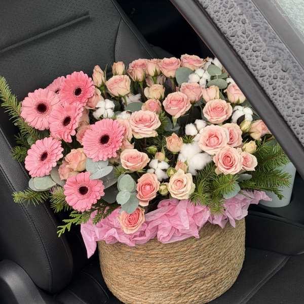 Blush Éternelle Floral Basket