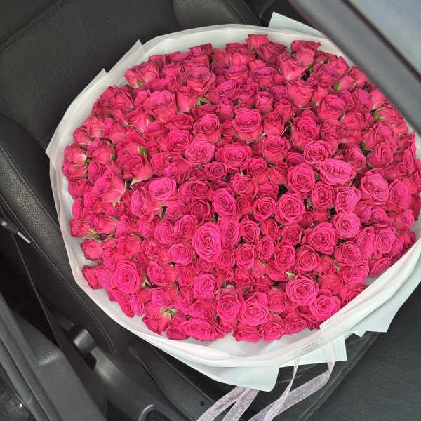 A Luxurious Bouquet of Pink Spray Roses