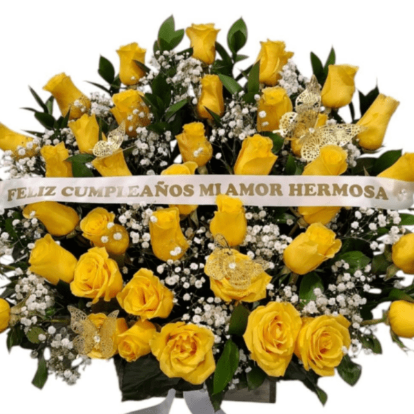 Classic arrangement yellow rouses.