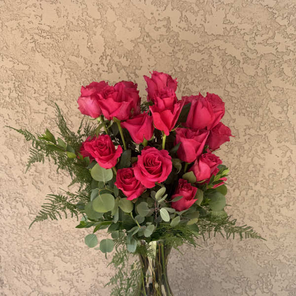 Bouquet of hot pink roses in a clear glass vase