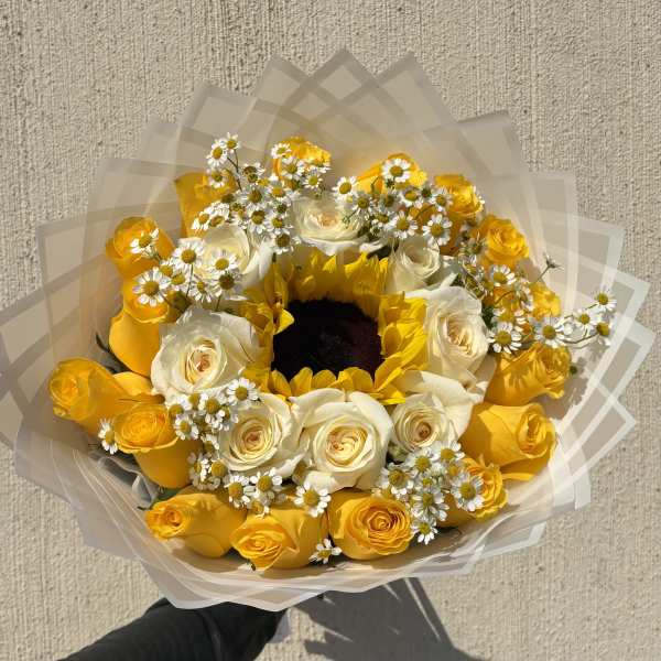 Bouquet of yellow and white roses with small white daisies