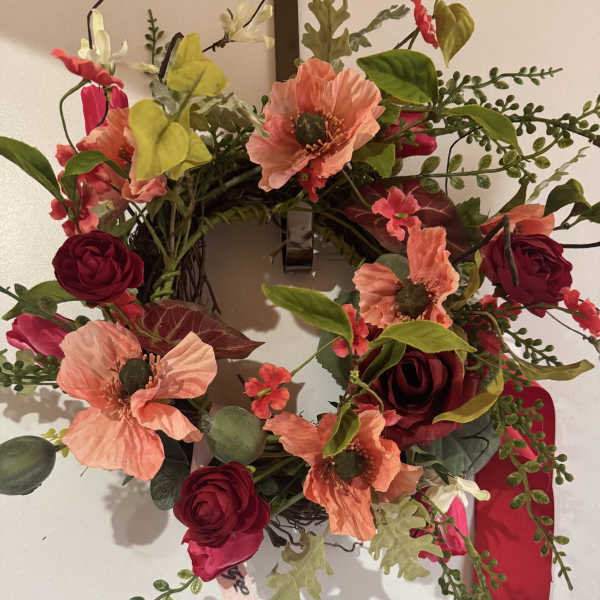 LOVELY REDS (PERMANENT WREATH)