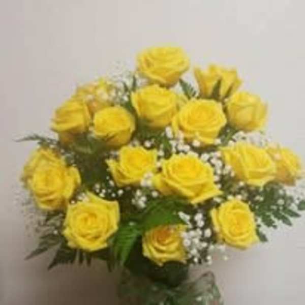 Bouquet of yellow roses with baby's breath