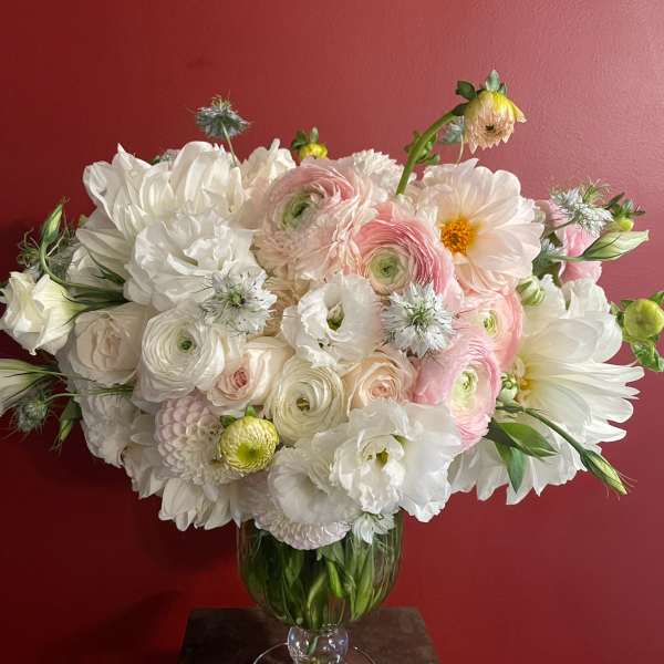 White and blush mixed bouquet in a clear glass vase