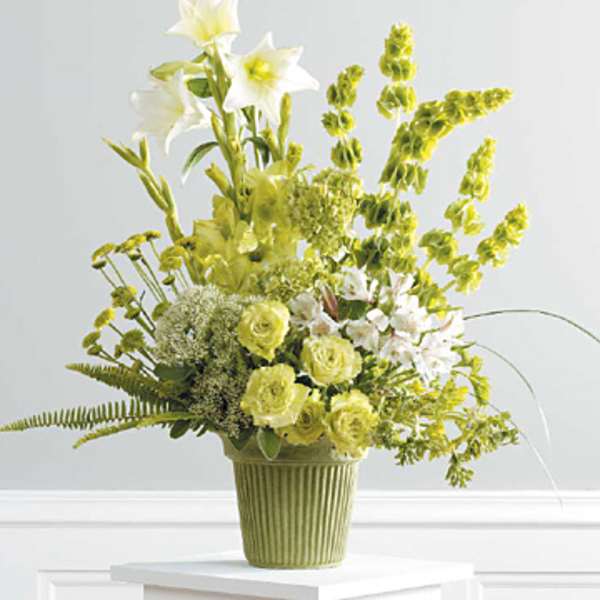 Simply Serene Sympathy Arragngement