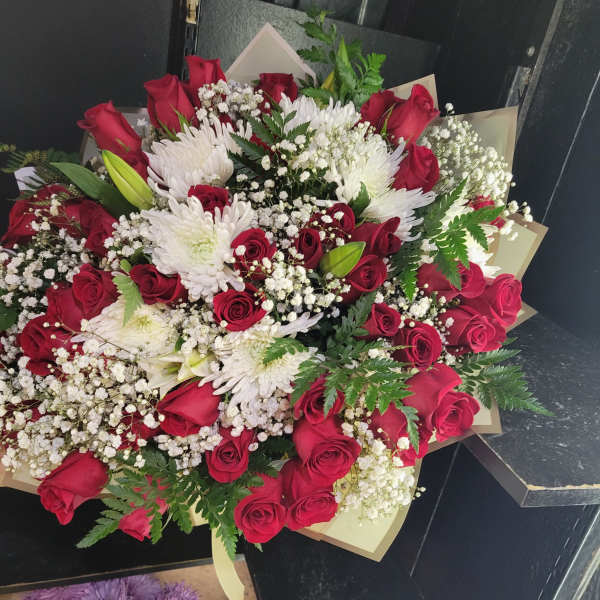 Bouquet of red roses and white chrysanthemums with baby's breath