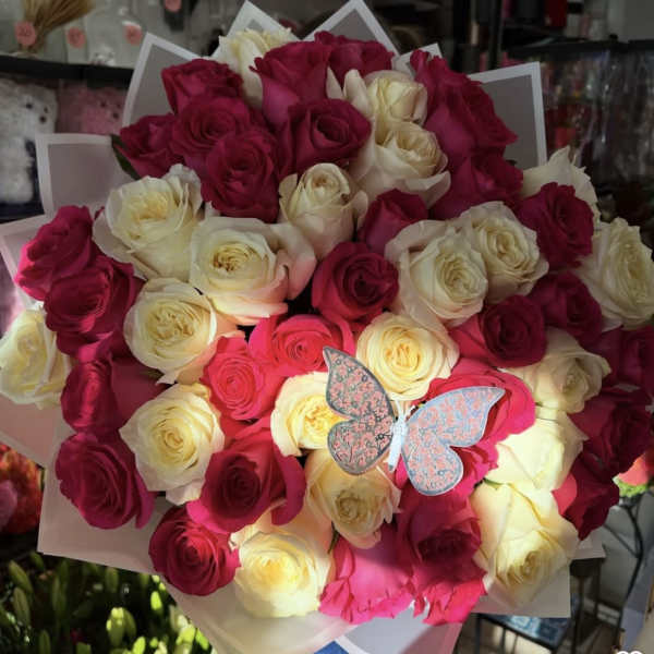Bouquet of pink and cream roses with a butterfly decoration
