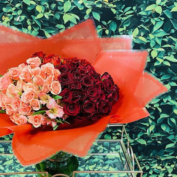 Premium Spray Roses, by Donya's Florals