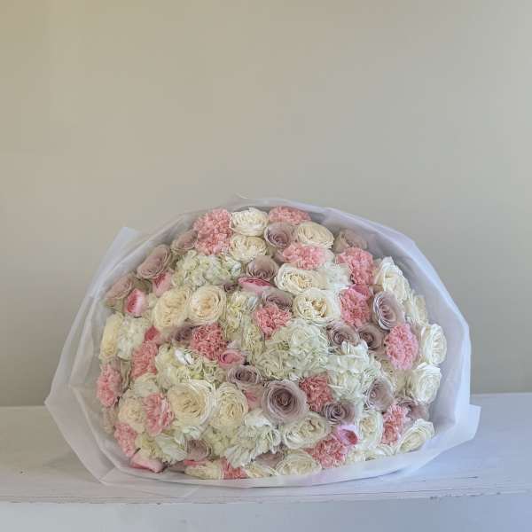 bouquet for marriage proposal in light pink tones