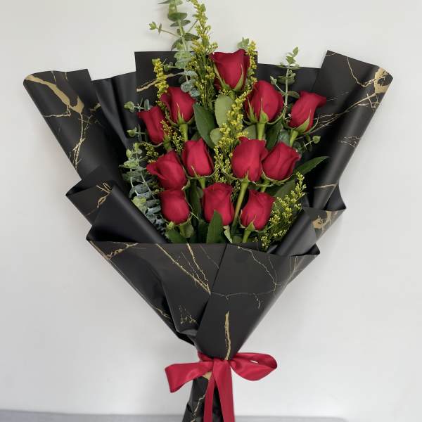 12 Wrapped Roses