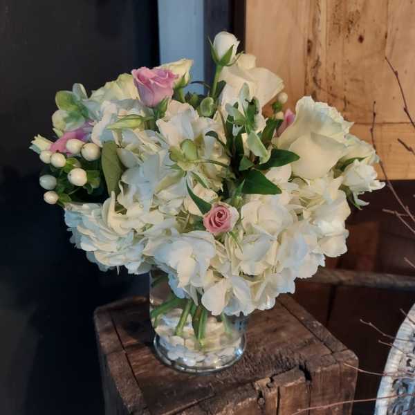 White and pink bouquet in a clear glass vase