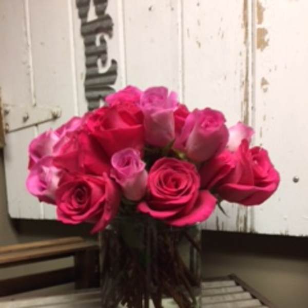 Bouquet of bright pink roses in a glass vase