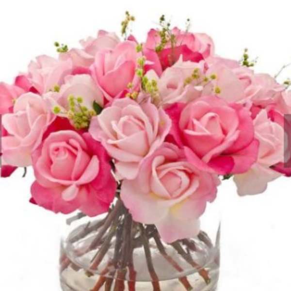 Pink rose bouquet in a clear glass vase