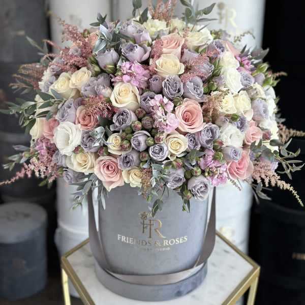 Large pastel rose bouquet in a gray hatbox