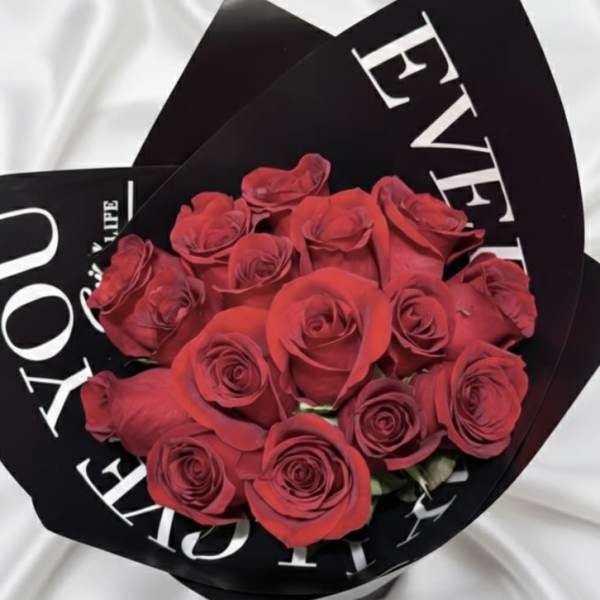 Luxury Red Rose Bouquet – Modern Black Wrap Floral Gift