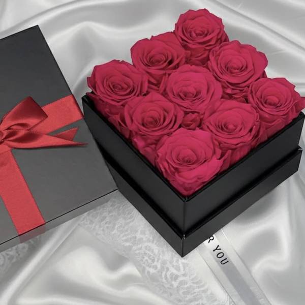 Eternal Pink Luxury Square – Preserved Roses
