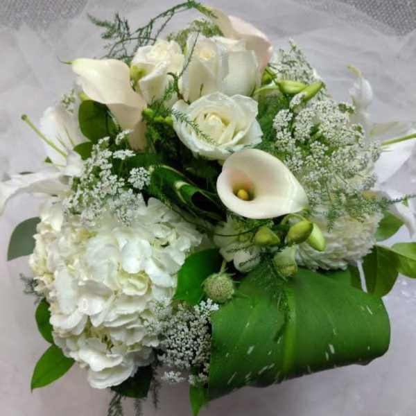 White bouquet with roses, calla lilies, and hydrangea