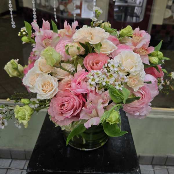 Pink and white mixed bouquet in a glass vase