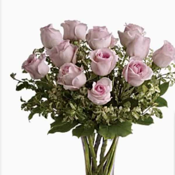 Bouquet of pale pink roses in a clear glass vase