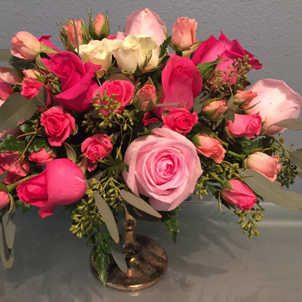 Pink and white rose bouquet in a glass vase