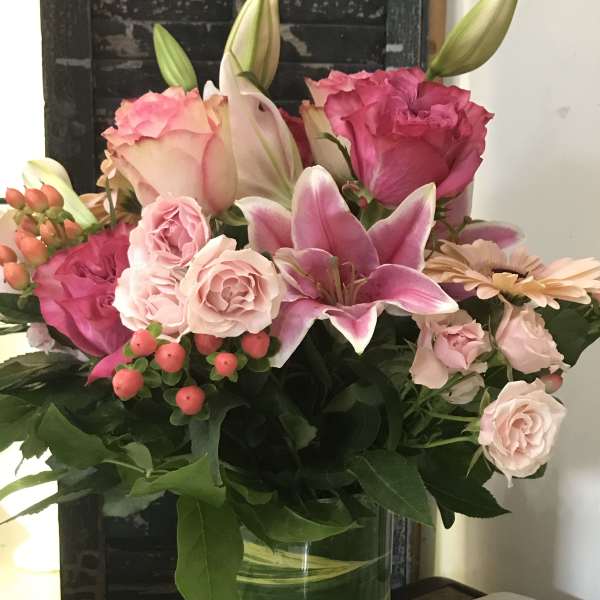 Pink and peach bouquet with lilies and roses in a glass vase