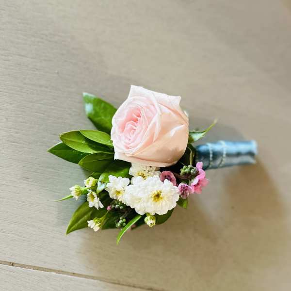 Boutonnière Pink