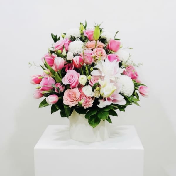 Je t’adore Arrangement ( Pink Roses, lilies and Tulips)