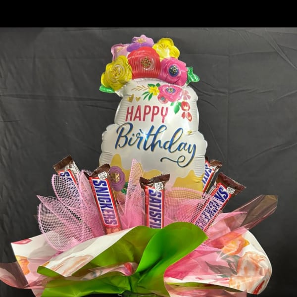 Birthday balloon bouquet with Snickers bars in a glass vase