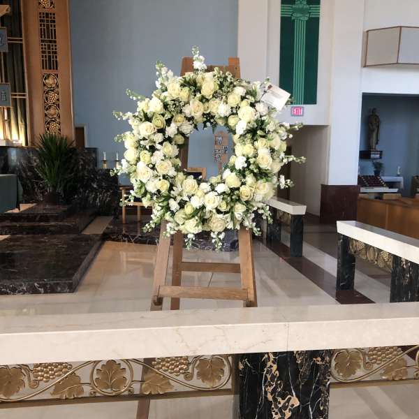 Roma Florist design open Wreath standing Spray