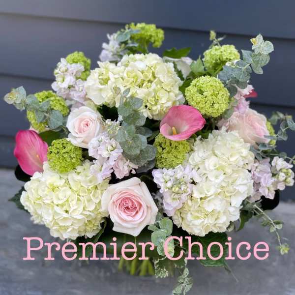 Bouquet of pale hydrangeas, pink roses, and pink calla lilies