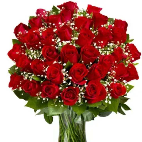 Bouquet of red roses in a clear glass vase