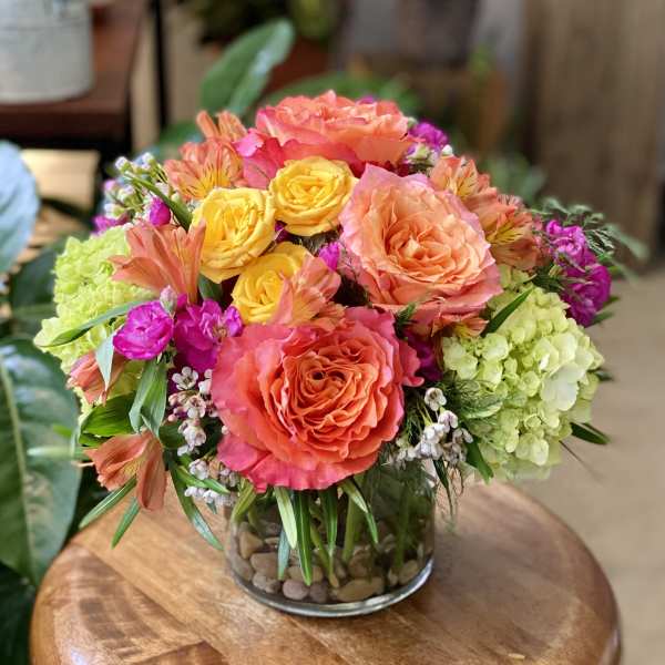 Colorful bouquet of roses and hydrangeas in a glass vase